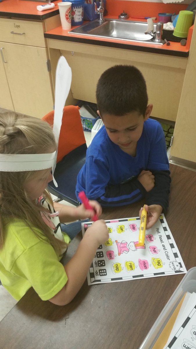 rjsmithauction's tweet photo. Lots of Cooperative Learning during Dr. SEUSS week! #kinder #lisdformula100 @LampasasTCE https://t.co/qPlUwMZinu