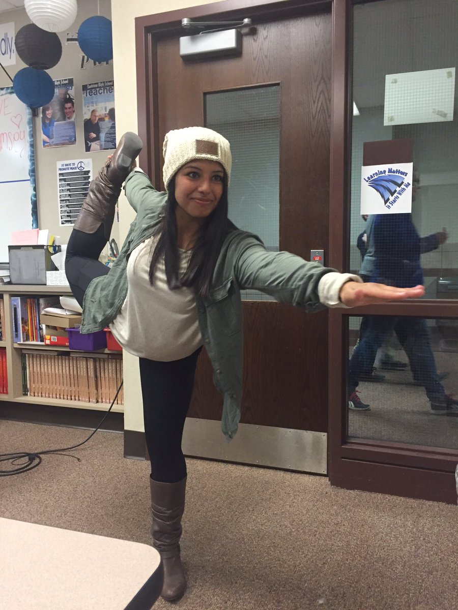 teensforyoga's tweet photo. More people trying poses! https://t.co/InF1J3OeG6