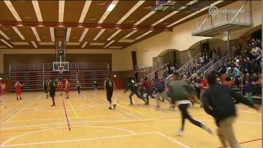 Basketbalclub Royal Quatre kampioen in derde klasse: 'Schitterende wedstrijd gespeeld' brusselnieuws.be/nl/video/tvbru…