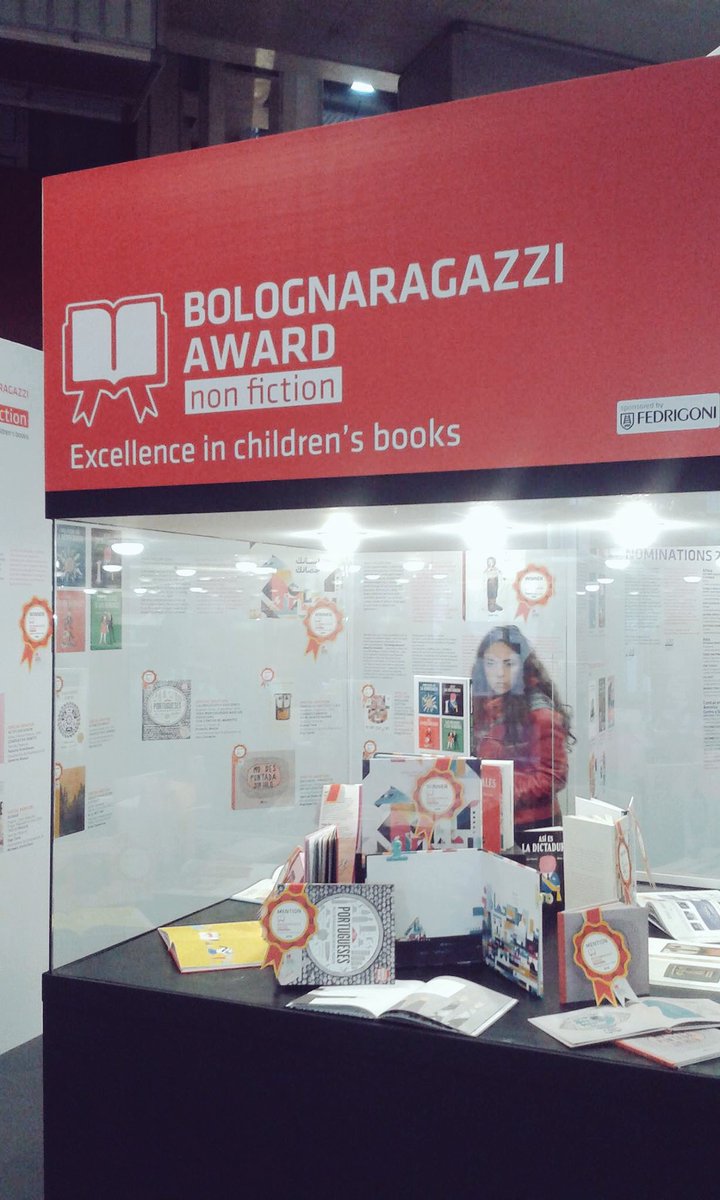 Tres portugueses bajo un paraguas (sin contar el muerto) R. Walsh e Inés Calveiro, en #Bolonia2016 #Felicidad