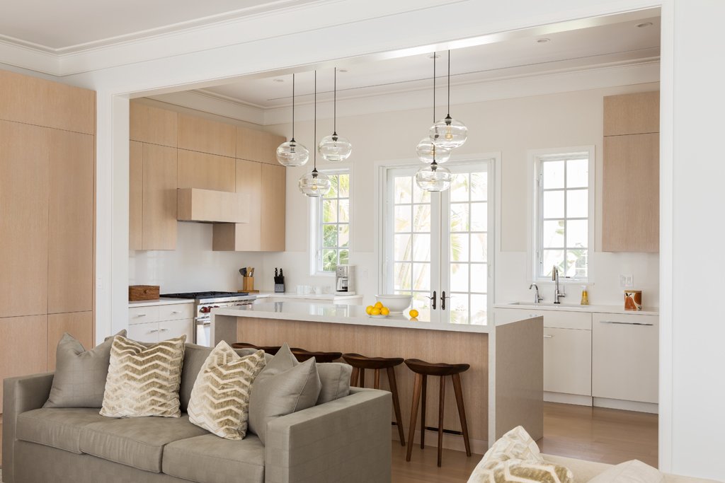 CaesarstoneUSA's tweet photo. 2-tone kitchens are a welcome new trend. @rcldevelopment chose Pure White &amp; Misty Carrerra for this gorgeous design. https://t.co/epIJhoWqiI