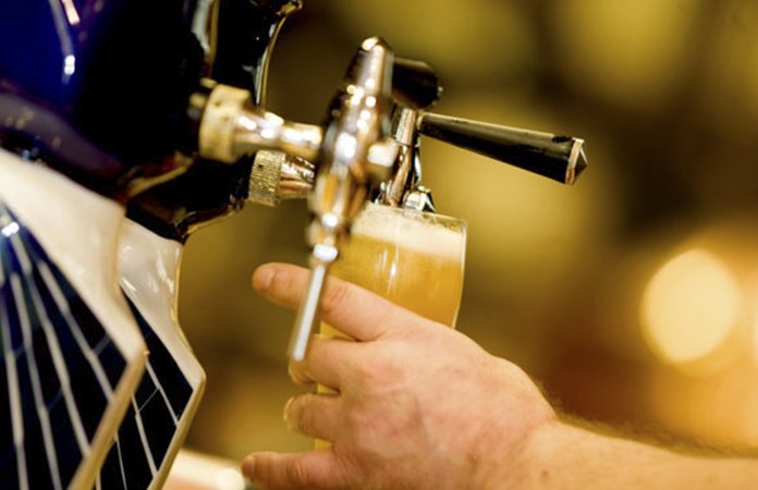 noticiascyl's tweet photo. #Segovia y #Burgos compiten con la cerveza de por medio https://t.co/kb7XR9M5f0 https://t.co/53N79v9Zfu