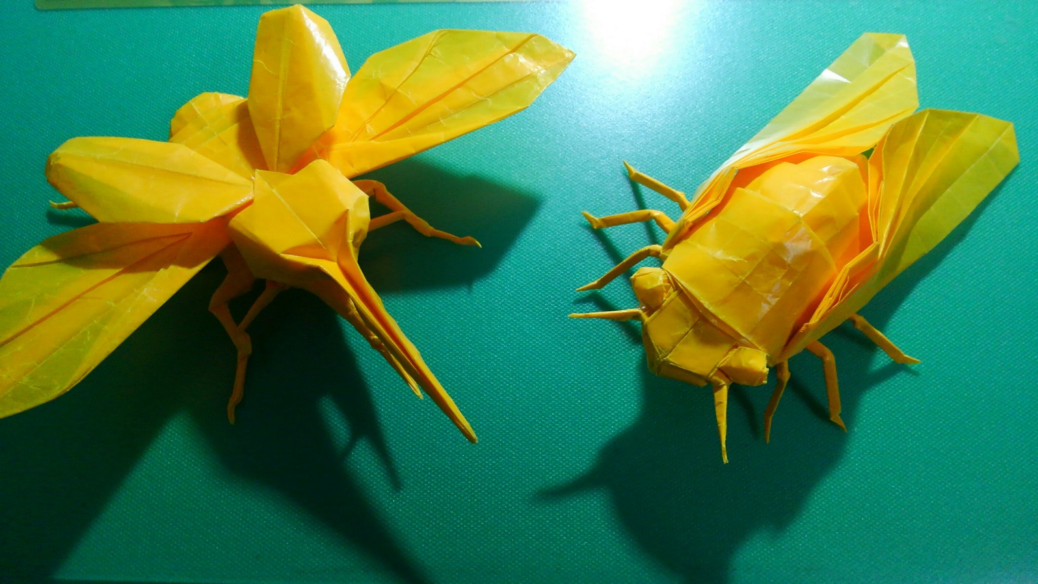 ハタヒロ シュウキ カトウ氏の折り紙作品 飛ぶヘラクレスオオカブト です セミ同様 100均で買ったwaxペーパーで折ってみました T Co 9nxwwt8wfa Twitter