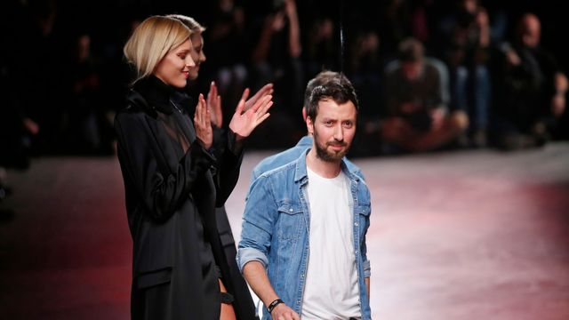LEXPRESS_dix's tweet photo. C'est officiel: le Belge Anthony Vaccarello succède à Hedi Slimane chez Saint Laurent! 
https://t.co/C6kCju8qKO https://t.co/qGZExgSqXR