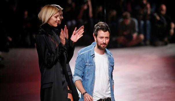 LEXPRESS_dix's tweet photo. Anthony Vaccarello succède à Hedi Slimane chez Saint Laurent https://t.co/ejDhR1vWln https://t.co/y4PBFH1U1E