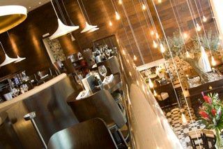 RT our latest #AuctionProperties for a chance to win a meal for 2 &amp; wine at Gusto's Quayside ow.ly/10g66s