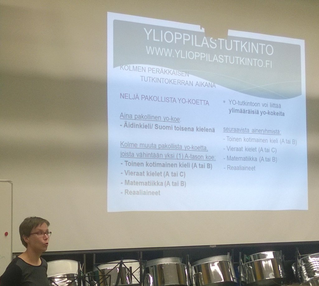 AnttiSankala's tweet photo. Porkkalan lukion vanhempainilta. Tietoa sähköisistä YO -kokeista @vahis @okokkonen @elinarautap #kuumatvt https://t.co/WaZ5oOvmA1