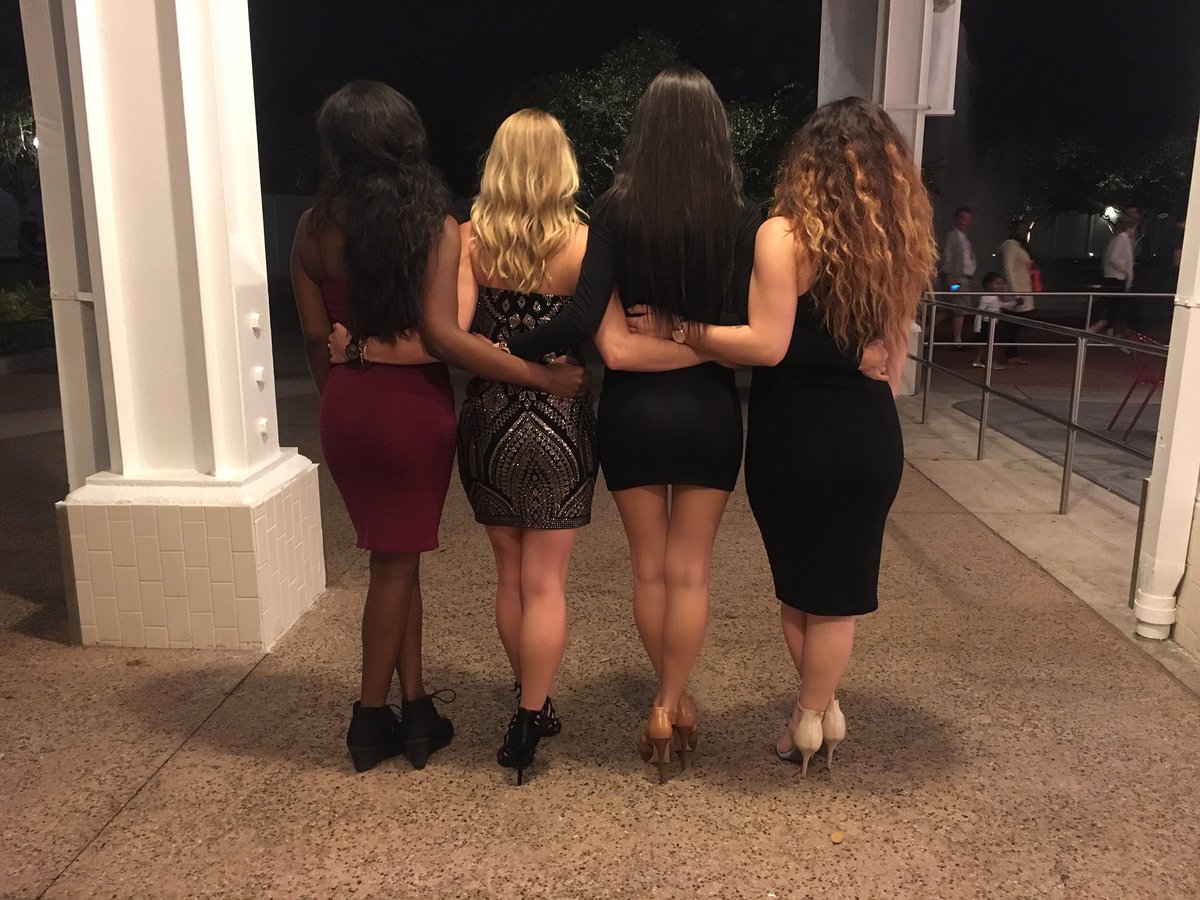 Victoria_xleto's tweet photo. I'm the one who got the bitches in the club popping off https://t.co/Rb03fa0NoP