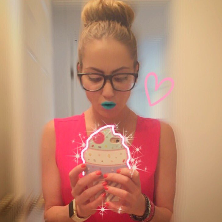 melinna_leon's tweet photo. Un lunes muy Dulce!!!!! #ilovemycase #icecream 🍦🍬💋 https://t.co/1an0L7Jsev