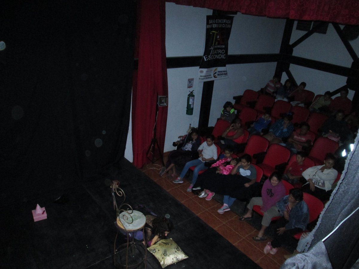 TEATROESCONDIDO's tweet photo. Presentación de la obra Plis - PLis - Plis del grupo Ulularía de Argentina , gracias publico por el acompañamiento! https://t.co/B5sRffZMOq