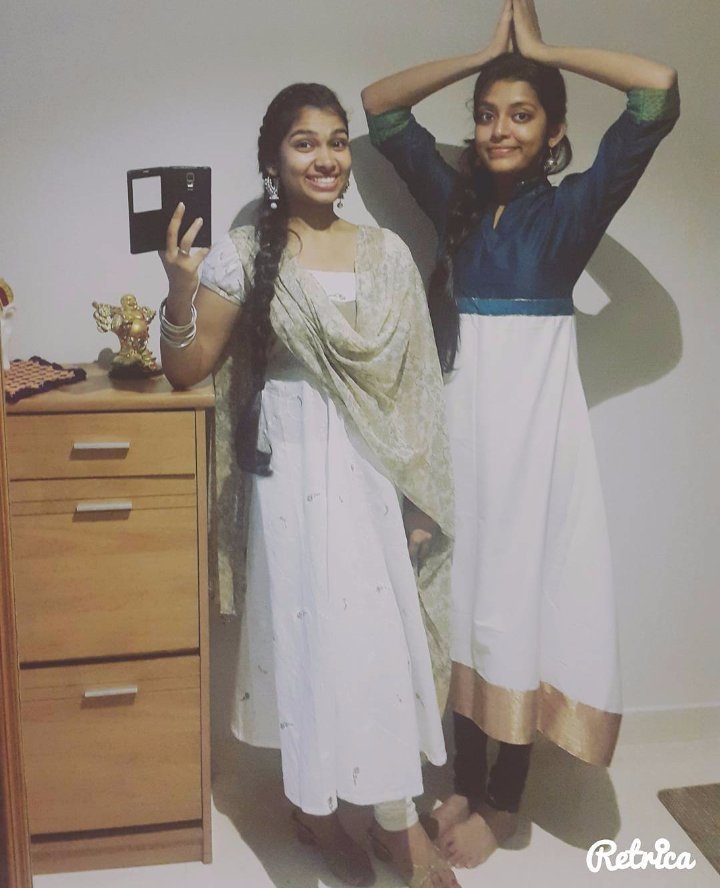 manasifc's tweet photo. Cute sisters @manasimm @monisshamm @ManasiMonishaFC @manasifc https://t.co/j8G5xcXYAT