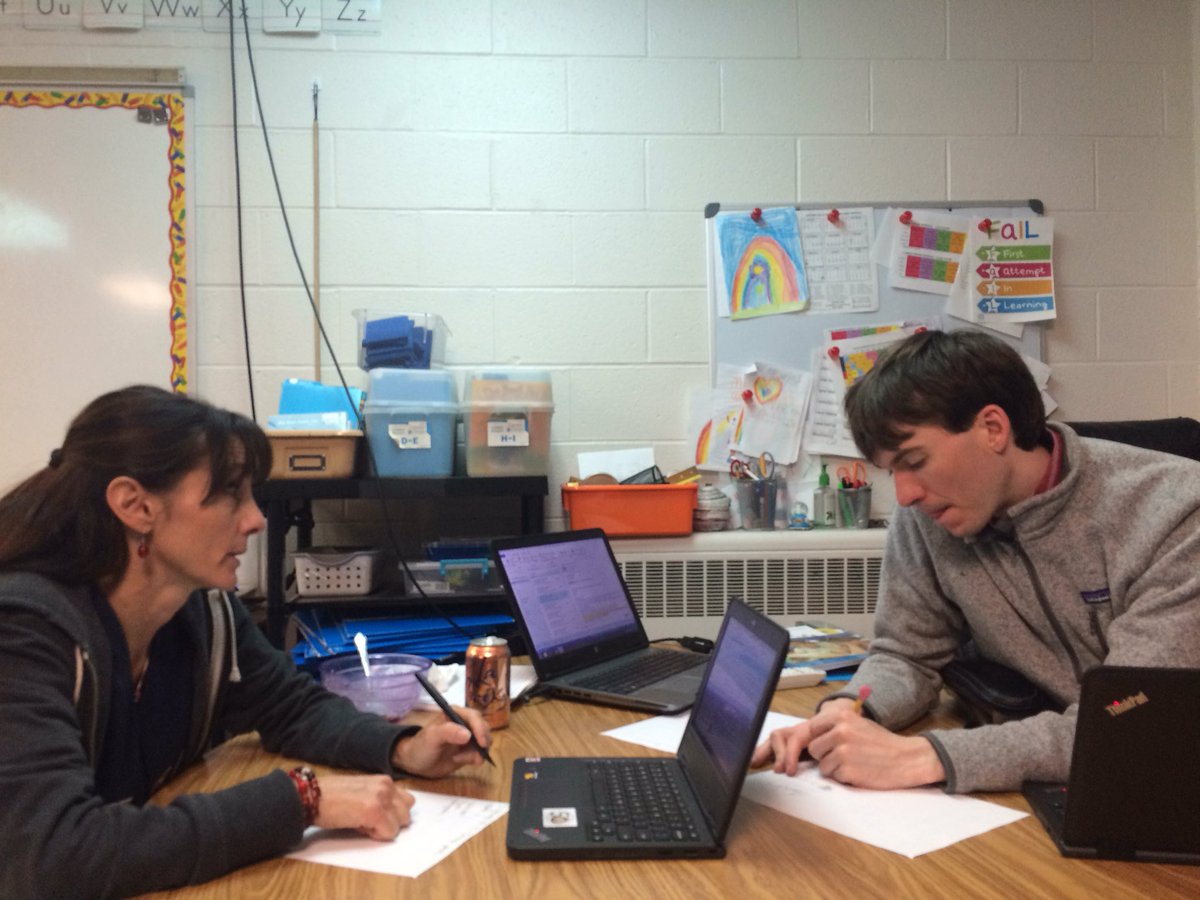 cf_BeAmazing's tweet photo. Collaborating on Plant Project! Co-teachers in Classroom! #comparativedata #buildingstudentskillset #cfevs https://t.co/24B9lIOvoI