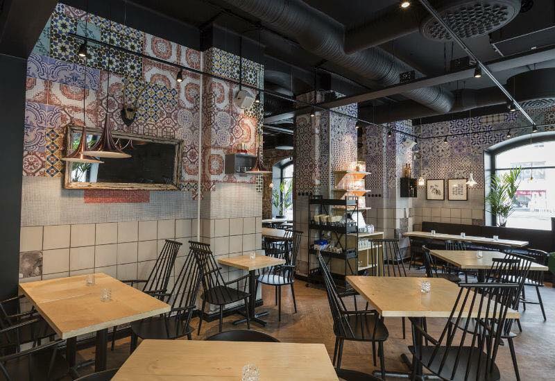 Tenemos en tienda este mural de Wall&amp;Decò y todos sus catálogos. Se hacen a medida adaptado a tu pared #papelpintado