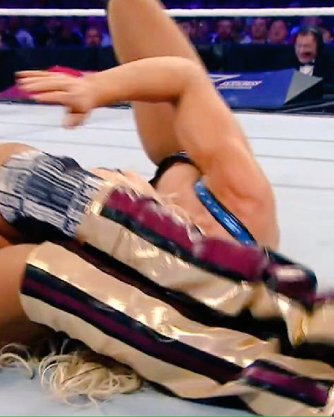 #WrestleMania HIGHLIGHT:Charlotte Nip-Slip!!! 