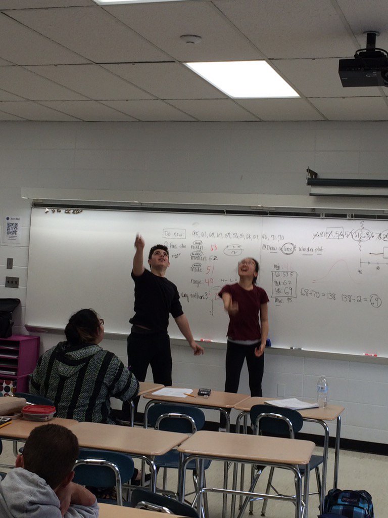 kgerdeshhs's tweet image. Investigating the normal distribution through coin flipping! #modernmath #superbowlcoinflipfail