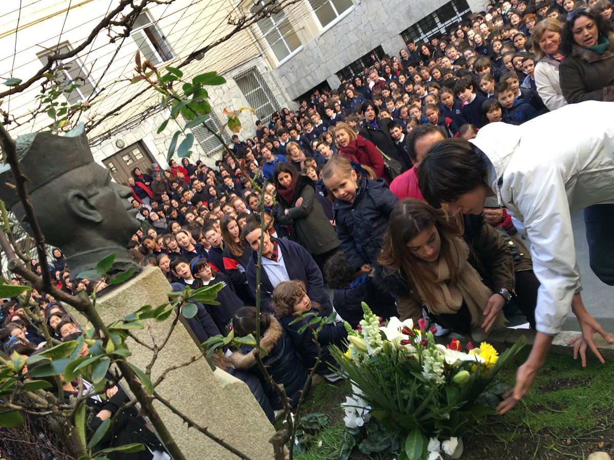 GOAtocha's tweet photo. El viernes 1 de abril honramos a nuestro Fundador con la tradicional Ofrenda Floral.
+fotos: https://t.co/RsKrYCu5Tw https://t.co/dAyYbx3z5v