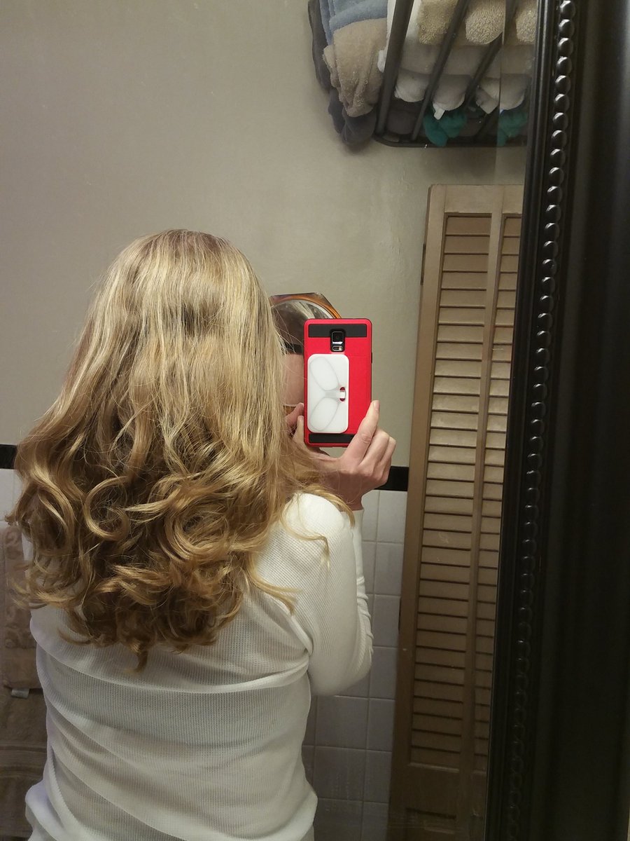 MissRobinSays's tweet photo. Ultimate laziness after long week. Didn't even brush out hair since #RedBall16 Sat.That's some damn good Hairspray! https://t.co/qKnGgD7vpu