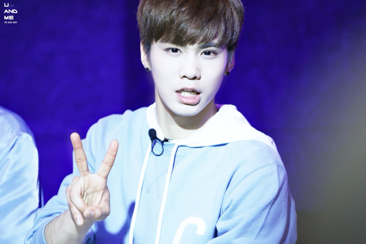 990225_com's tweet photo. 160404 MEET&amp;GREET #라키 #ROCKY #아스트로 @offclASTRO https://t.co/68jz0t9PQ7 https://t.co/0VvdSOdAQp >__<💕 https://t.co/ArmOkdBhxw