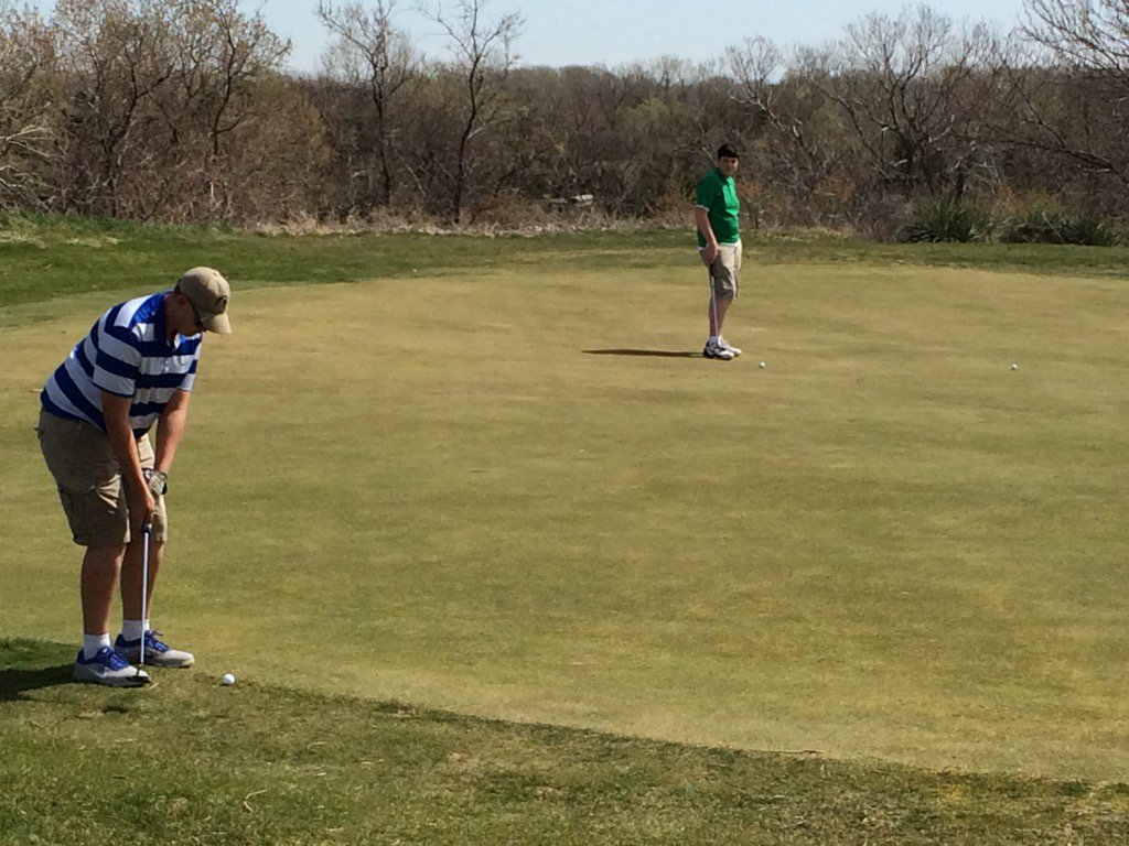 LyonsMSPrinKL's tweet photo. Peyton on nine green at highlands  #lyonsgolf2016 https://t.co/jlFYYPs5jR