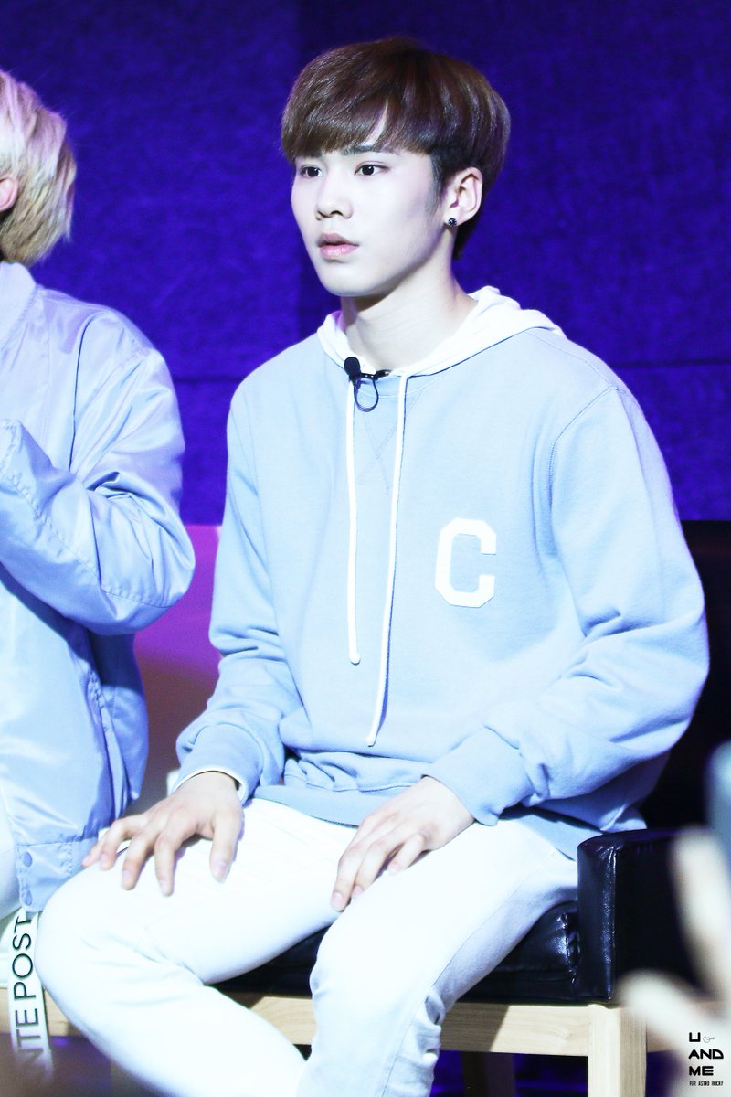 990225_com's tweet photo. 160404 MEET&amp;GREET #라키 #ROCKY #아스트로 @offclASTRO https://t.co/gkbdSuxT0T https://t.co/BvwE4ftwHI https://t.co/e2yNn7sYZ2
