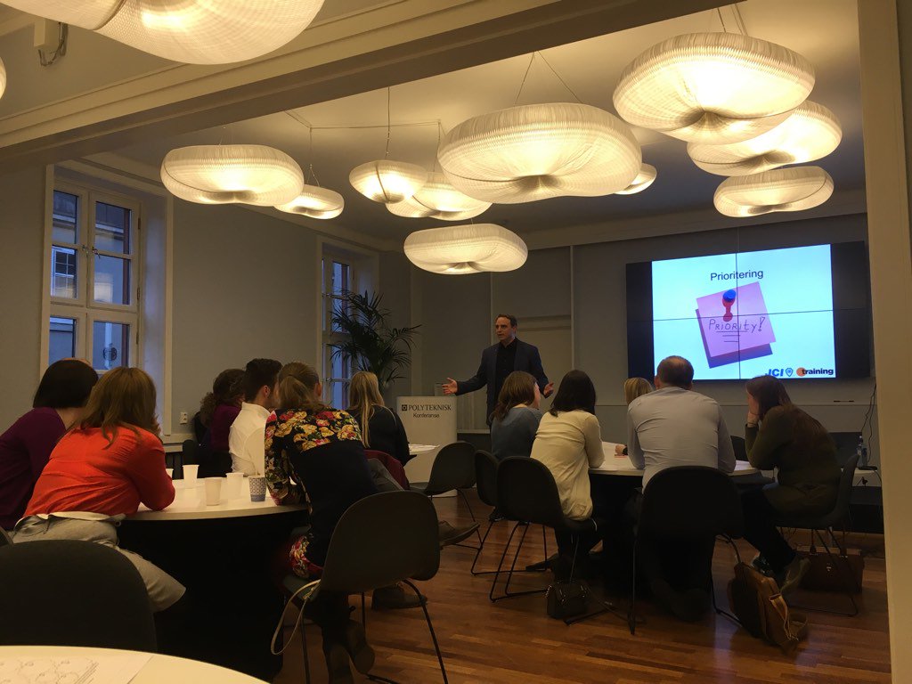 PolinaInOslo's tweet photo. På plenumsmøte om #tidsstyring hos @jciinnovate #jciinnovation https://t.co/a3OboIqTnA