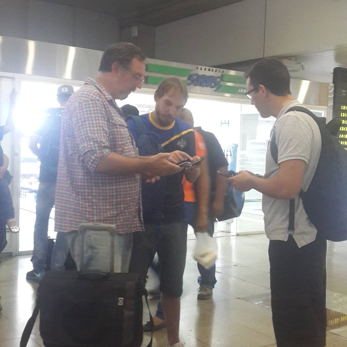 FanaticoBasket's tweet photo. #ElAcorazadoDeGira El endecacampeón ya está en Maiquetía esperando el vuelo hacia Barquisimeto #YoSoyMarinos https://t.co/tbMfGi7Gg8 #LPB2…