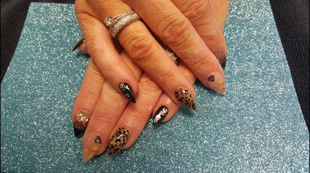 cherrybombgals's tweet photo. She's so creative! Love these sculptured @NSINails acrylics by Kay! #nails #bbloggers #nsinails #stilettonails https://t.co/dWeqYR4iC4