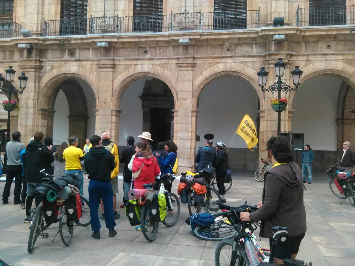 nu71ji's tweet photo. @castelloenbici #30daysofbiking #30DEB #30diasenbici #aturemelfracking #Castellon #noTTIP #Shameless #europasinvisa https://t.co/hG4OkHYSlv