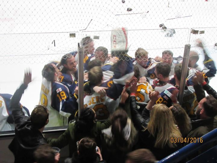 RebeccaHindle_C's tweet photo. EPL Playoffs Final which was @flamesicehockey 6-2 MKL #EPLPayoffs #EPLFINALS #Cov2016 celebrating https://t.co/STYAbdu689
