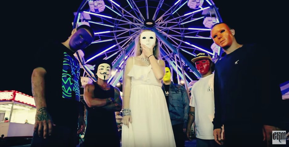 StudioLifeJP's tweet image. ハワイのロックレゲエバンド ジミーブリンクスプロジェクト：ホワイトドレスのミュージックビデオ。グラミー受賞をしたDＪクリスチャン　モチヅキ aka グレイブスによるリミックスバージョン　studiolifellc.com/portfolio/the-…