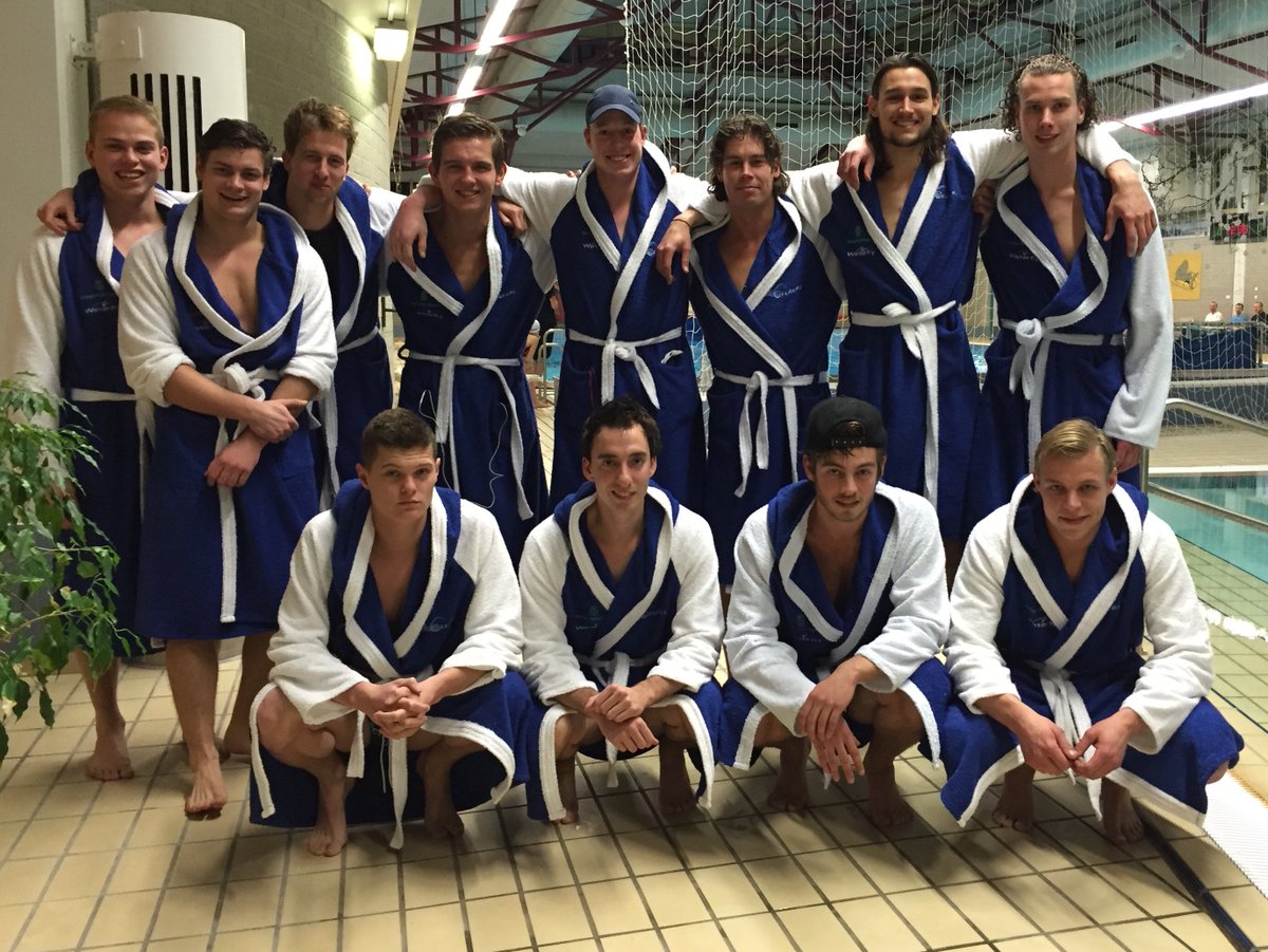 En toen waren we opeens 3 wedstrijden voor het einde van de competitie al KAMPIOEN! #waterpolo #nextlevel