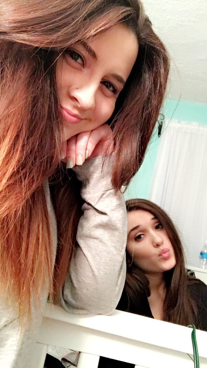 lauurelizabethh's tweet photo. Happy birthday honey pie sugar bunch 😘❤️ Love you so much! #myflashlight @BetsyMoulthrop https://t.co/mWZmLdq3oB