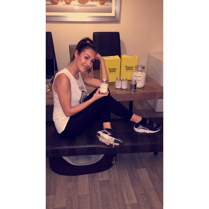 Summer body is coming along nicely with the help of @proteinworld 💋💋 https://t.co/MkwYiDvhWk<a href="/tag/slenderblend"class="tags"><span>#slenderblend</span></a>