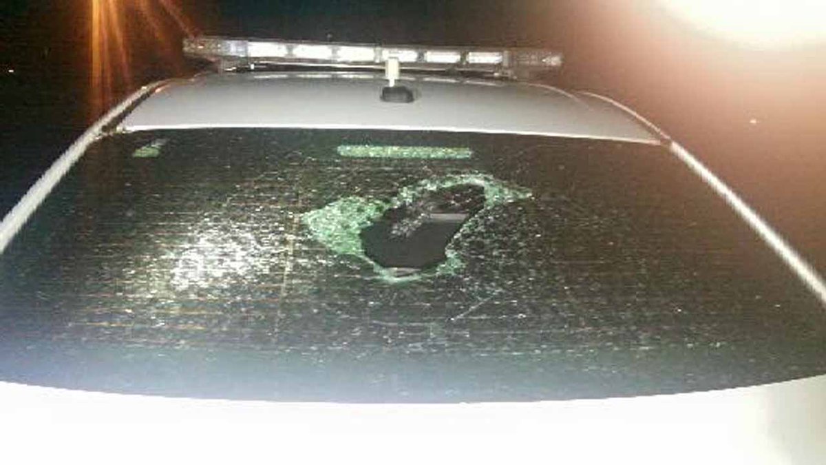 KGWNews's tweet photo. Cops: Who dropped bottle of Crown Royal thru cruiser window https://t.co/41GaR1YY9R #yesflorida https://t.co/FPacNS21Im