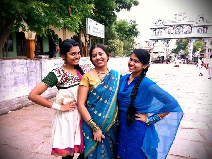 monisshafc's tweet photo. Thanks sir &amp; mam for to gave two cute singers @monisshamm @manasimm https://t.co/63fx27gsYJ
