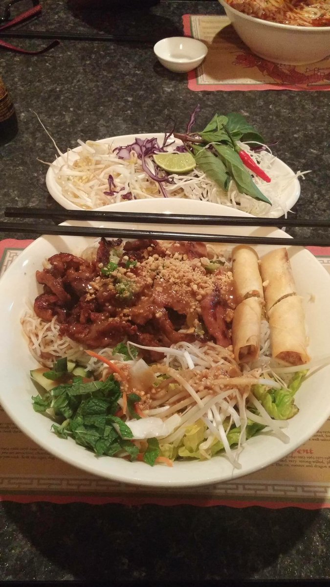 JacobJPhillips's tweet photo. So DELICIOUS The Other Night ~ #FOODIE #FoodPorn #FoodGasm #Winnipeg #Pho #PhoBinhMinh @phobinhminhwpg https://t.co/hREWh7QKKq