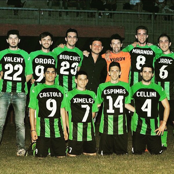 MotivacionesF's tweet photo. Todo verdadero futbolero sabe quienes son los de los nombres en la camisetas. https://t.co/fBI0hteQrd
