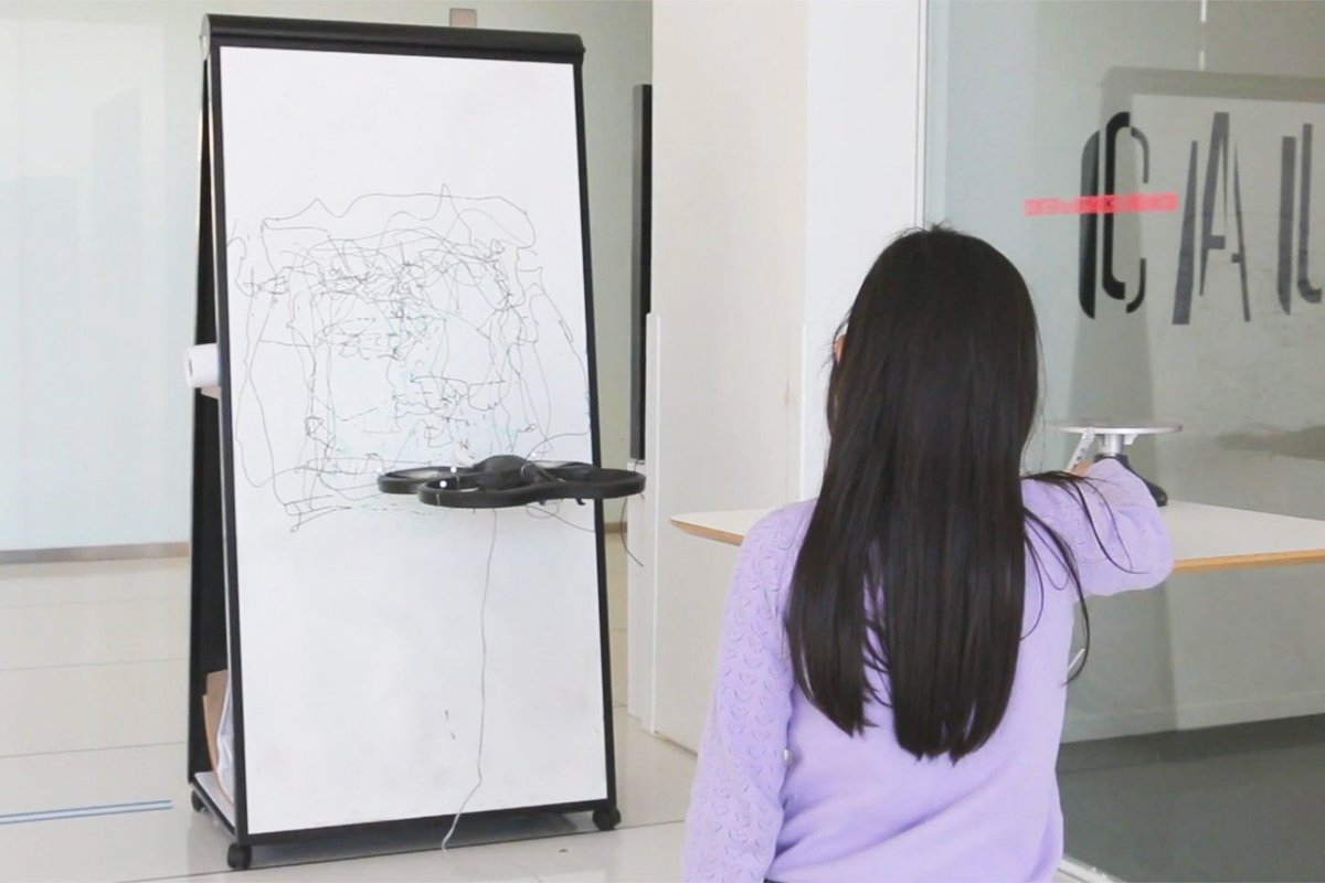 Mindtribe's tweet image. Collaborate on your art with this drawing drone! engadget.com/2016/03/28/dra… #TechMoment #drone #art