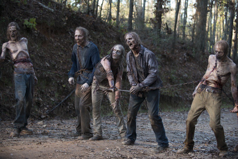 JillHarris69's tweet photo. Back on the chain gang.
#TWD #SeasonFinale #Episode616
#LastDayOnEarth
Photos by #GenePageAMC https://t.co/tIceGYntWT