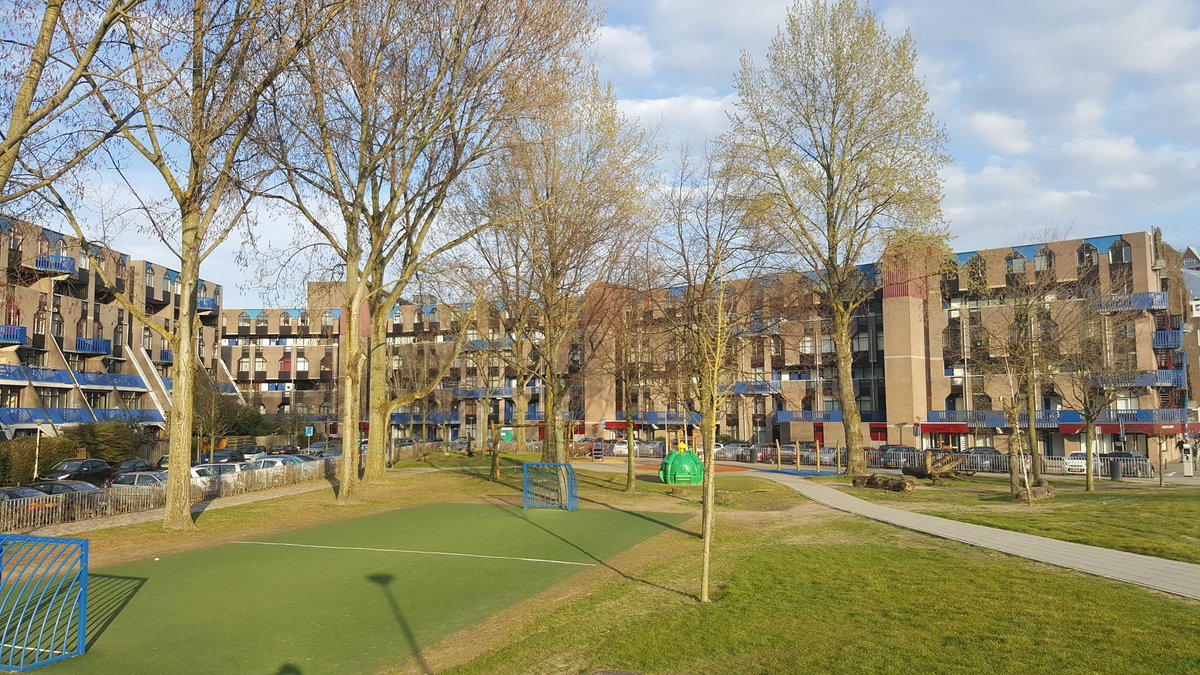 Het parkje op de kop van de gedempte Binnenrotte is toch 'n aardig stukje stadsgroen ... in 't hartje van onze stad!