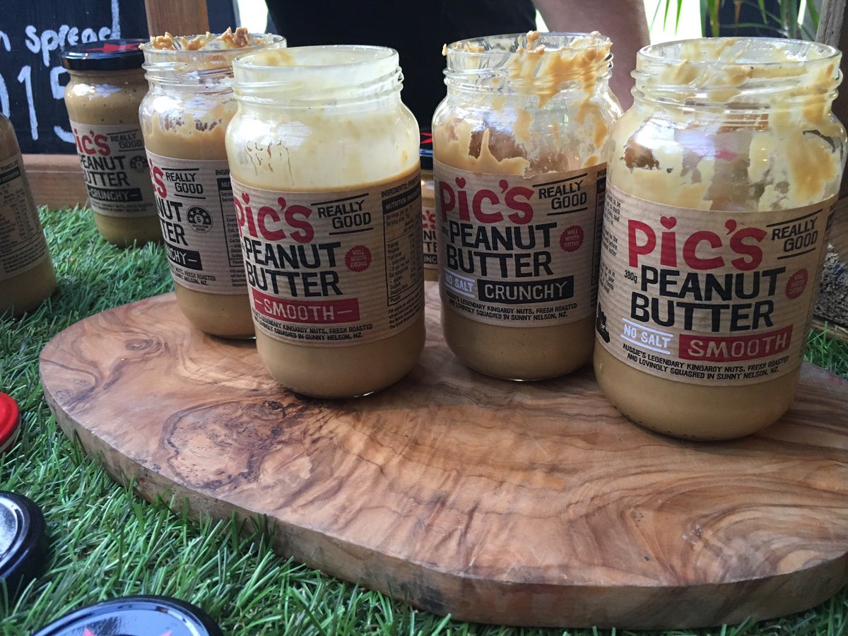 SoeursdeLuxe's tweet photo. Some cool brands at tonight's #bloggersteaparty @BIOTIFUL_DAIRY @Drinkmechai @Pics_PB @ChikasFoods #foodbloggers https://t.co/uafaqtU8wK