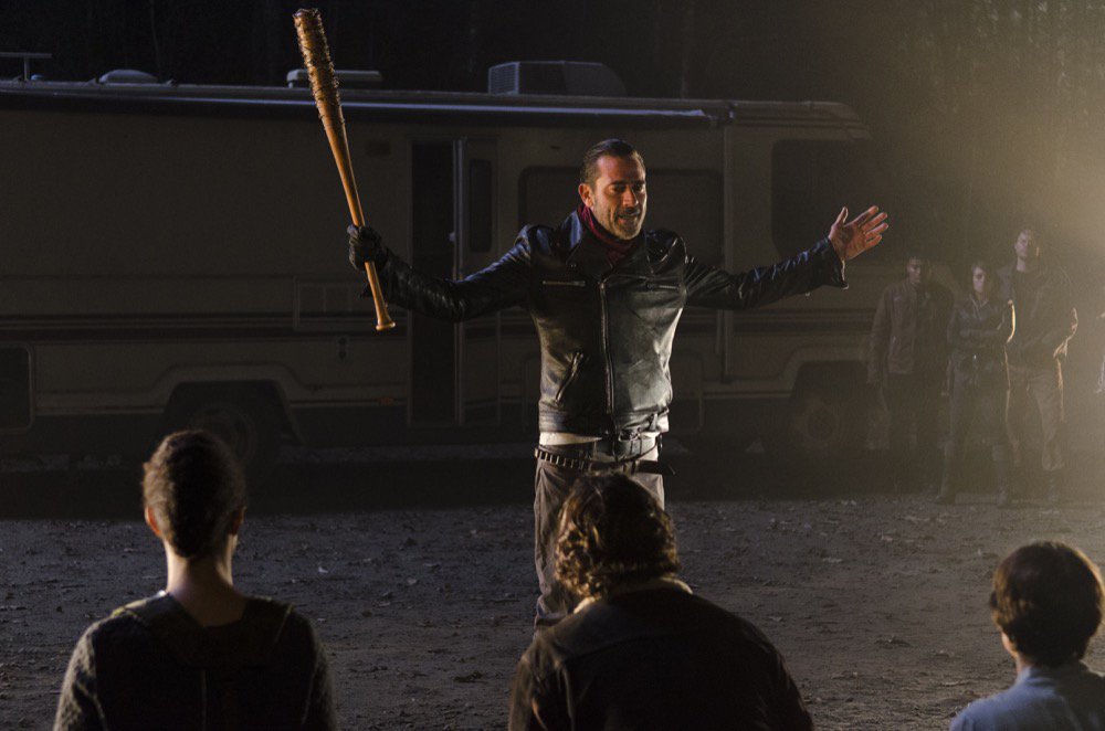 JillHarris69's tweet photo. Waiting for #Season7 to find out who dies.
#TWD #SeasonFinale #Episode616
#LastDayOnEarth
Photos by #GenePageAMC https://t.co/kIzTsXmJXY