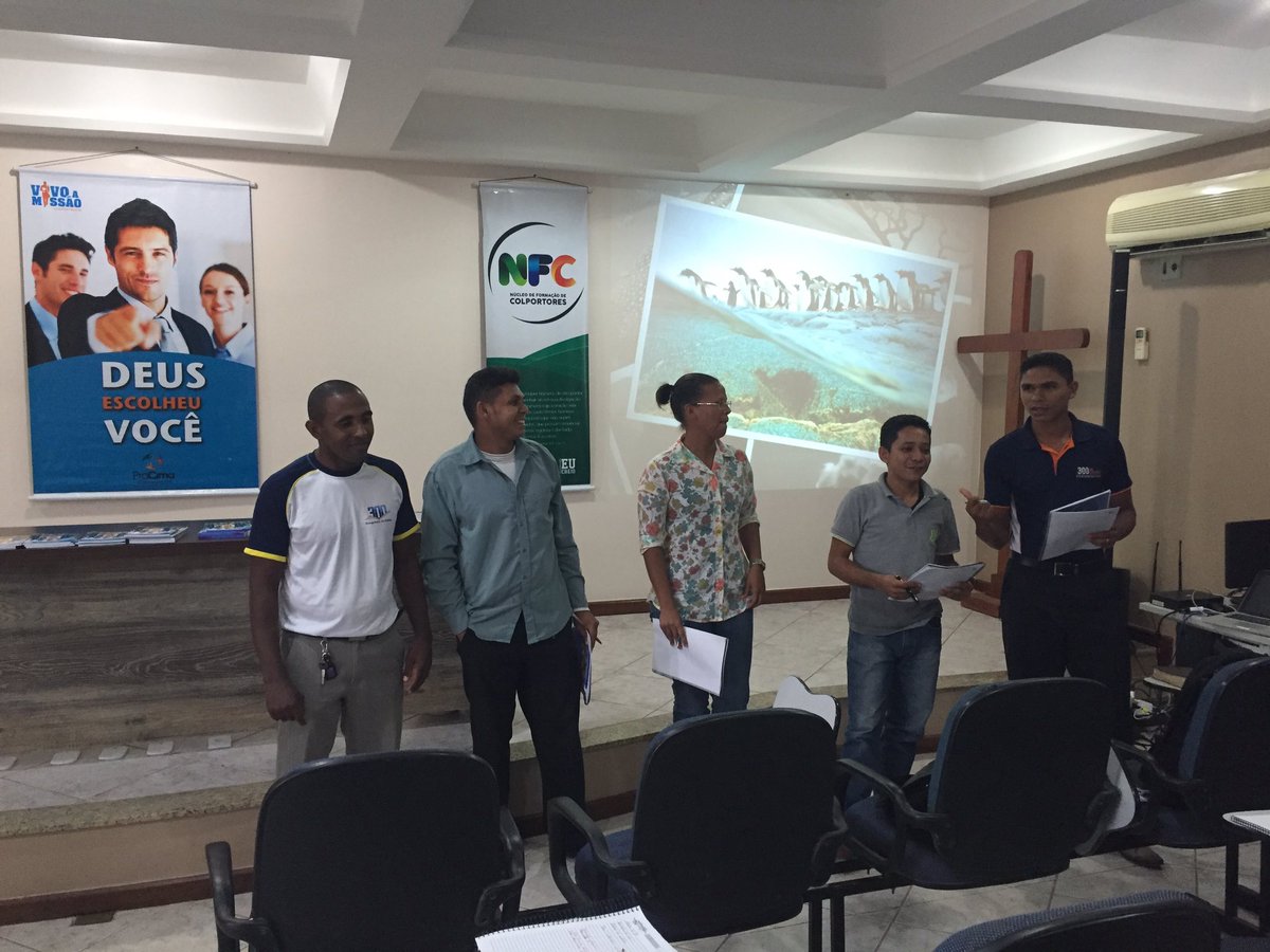 pralanaraujo's tweet photo. Estudo em grupo e apresentação do conteúdo aprendido. #NFC #PraCimaASPa @PrMarcos_Souza @prsamuelbastos https://t.co/R32ZxwDzf1
