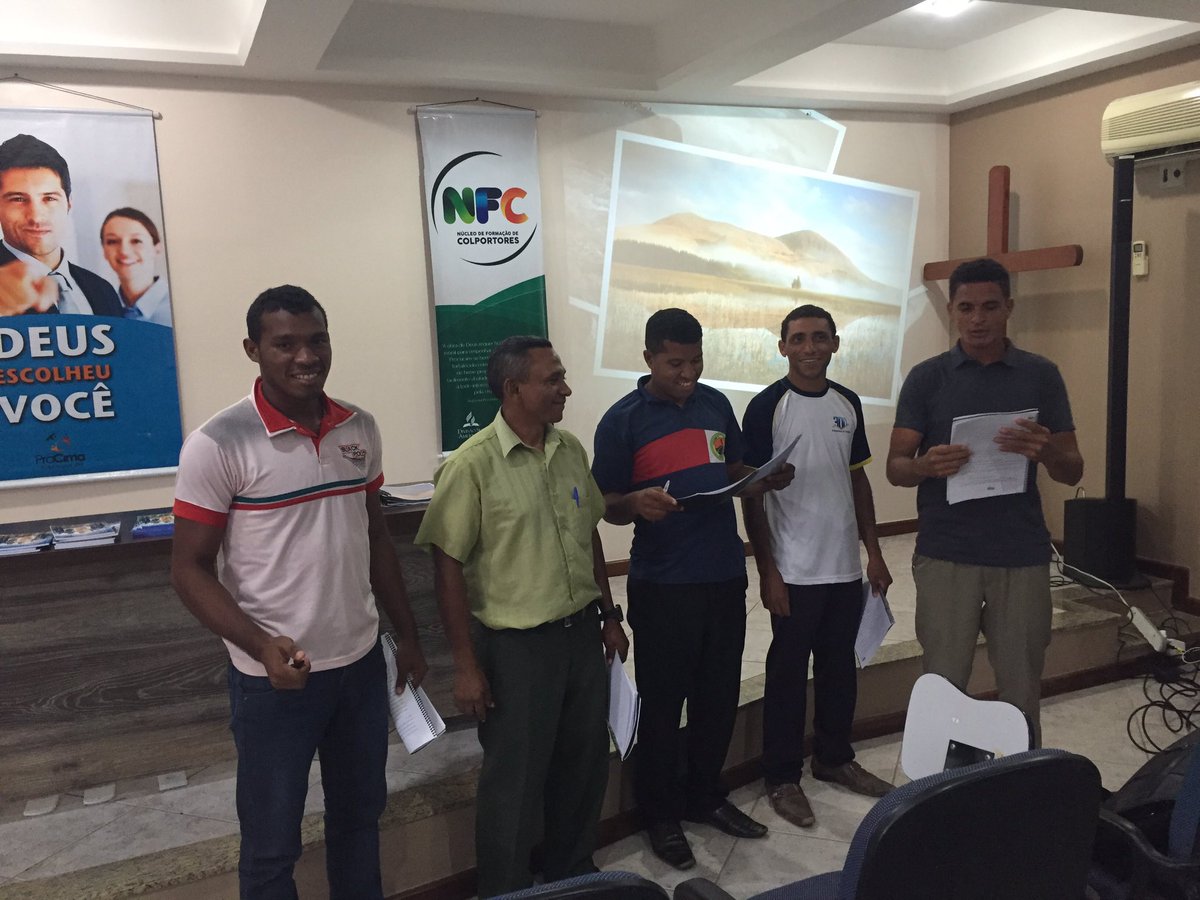pralanaraujo's tweet photo. Estudo em grupo e apresentação do conteúdo aprendido. #NFC #PraCimaASPa @PrMarcos_Souza @prsamuelbastos https://t.co/R32ZxwDzf1
