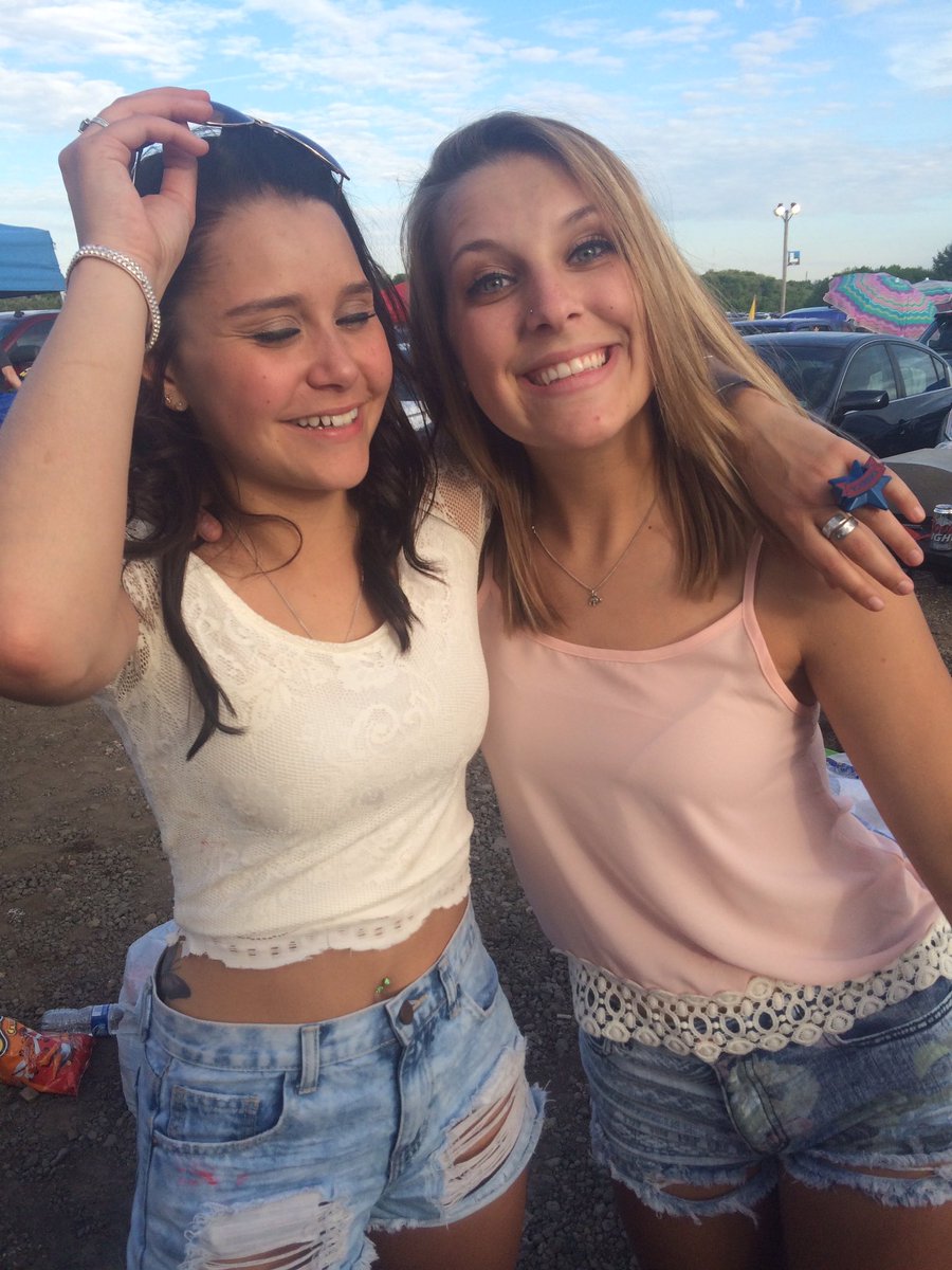 CarlieNye's tweet photo. 10 hours 🍻🍻 @NicoleZanella https://t.co/ZHCtK86fKz