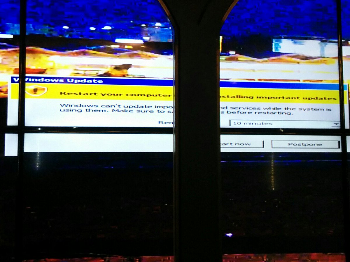 dr4goonis's tweet photo. Windows Update, literally! #windows #windowsOnWindows https://t.co/lF3q2aIj03
