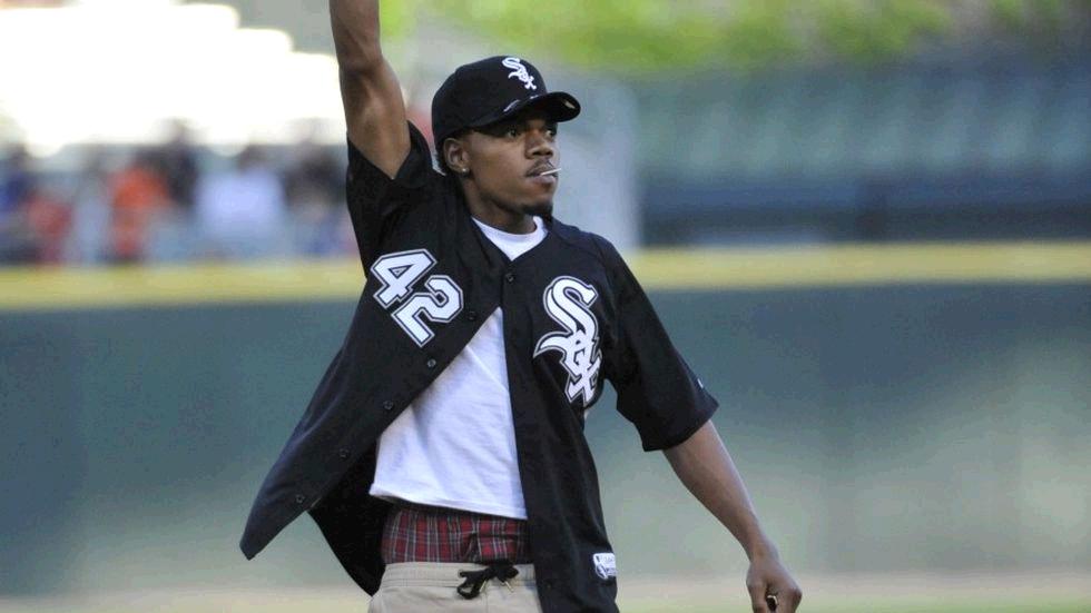 revolttv's tweet image. .@chancetherapper is back at it again with the first pitch at the White Sox's home opener: revolt.tv/stories/2016/0…