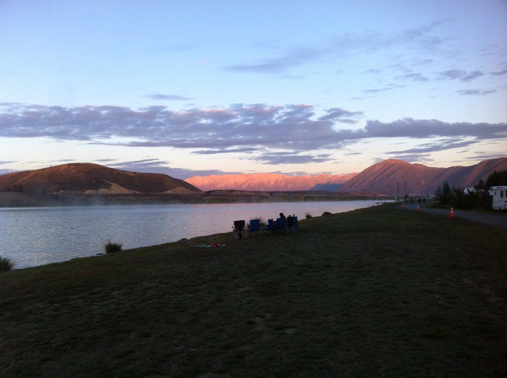 EGGSRowing's tweet photo. Sunrise at Lake Ruataniwha @maadicup https://t.co/xTbNPWJMkL