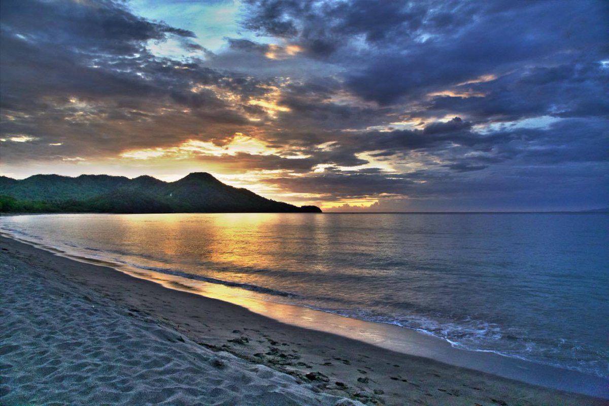 yourtake's tweet photo. Contributor @christechx captured this shot in Costa Rica from his honeymoon July 20, 2015. https://t.co/MzjmAYJozf
