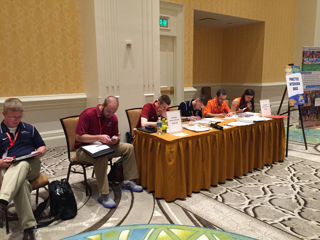 rjbradshawyyc's tweet photo. Resume review team at the COC! #NIRSA2016 @NIRSAStudents @NIRSAlive #COCFun https://t.co/Qu7jC9DQfv